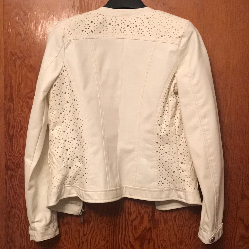 White jacket - Picture 4 of 4